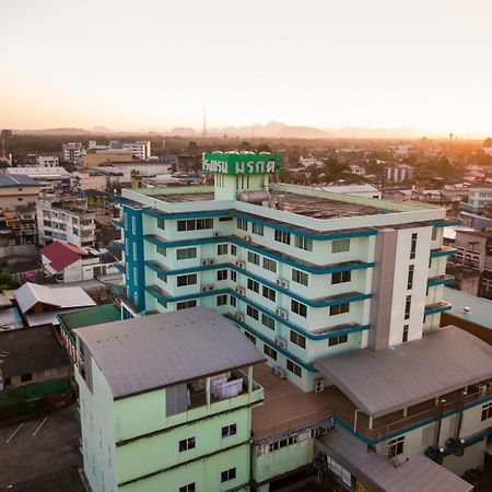 Morakot Twin Chumphon Hotel Exterior foto