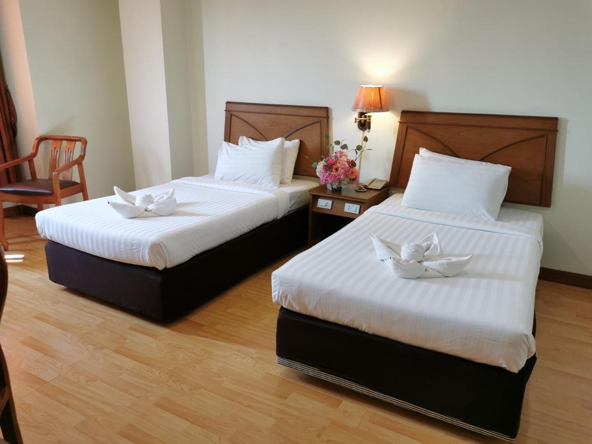 Morakot Twin Chumphon Hotel Exterior foto