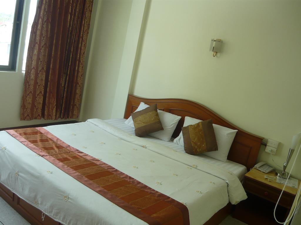 Morakot Twin Chumphon Hotel Quarto foto