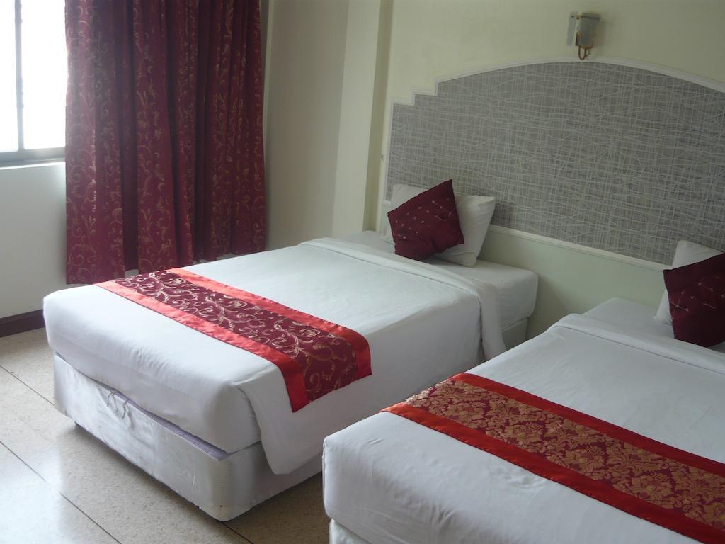 Morakot Twin Chumphon Hotel Quarto foto