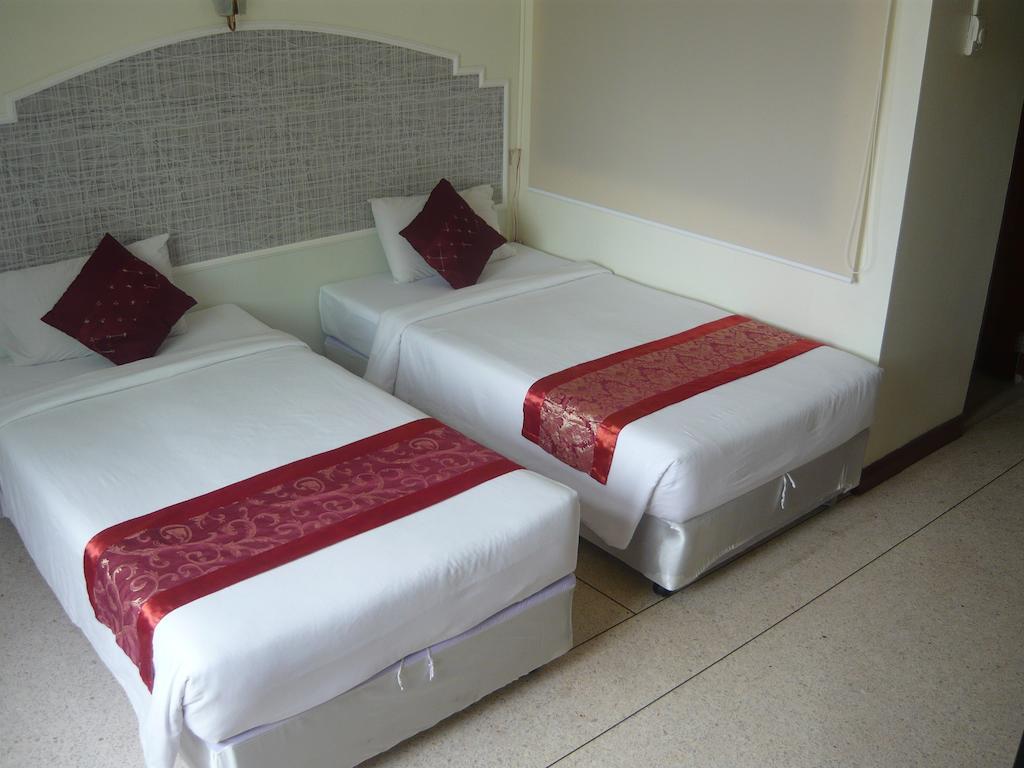 Morakot Twin Chumphon Hotel Quarto foto