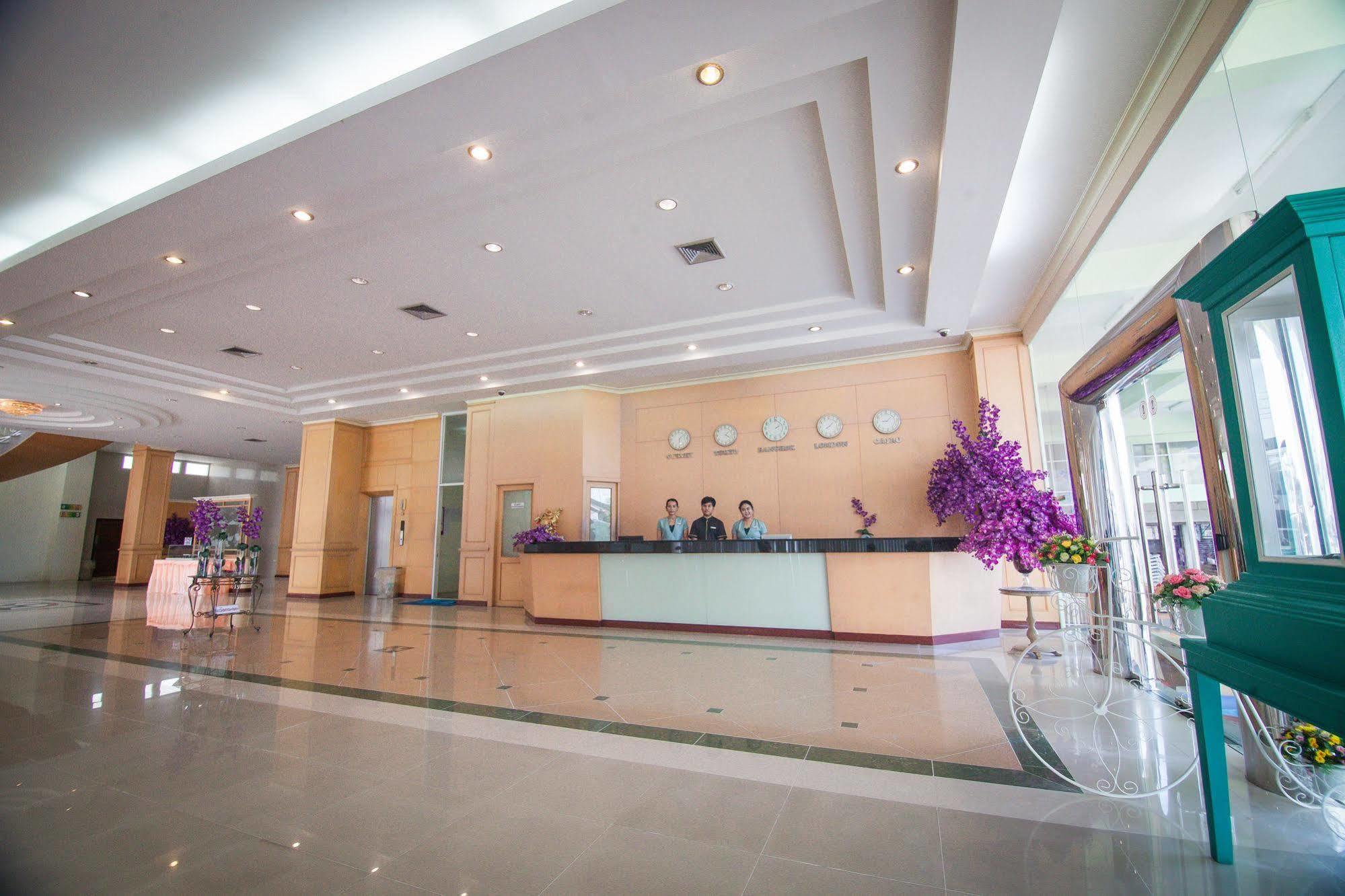 Morakot Twin Chumphon Hotel Exterior foto